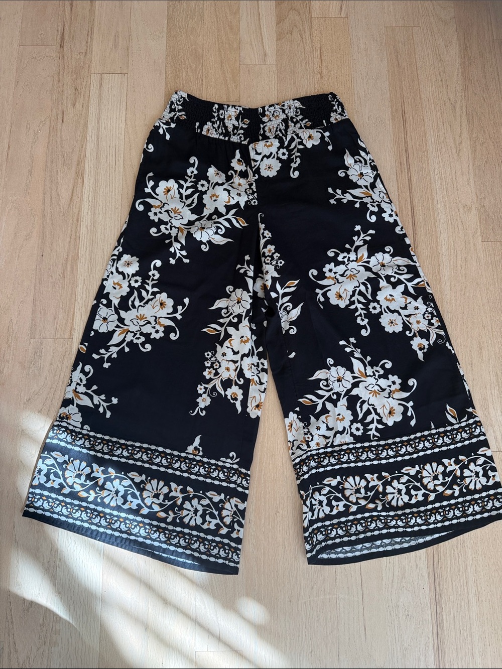 Coldwater Creek Black Wide-Leg Floral Cropped Pants